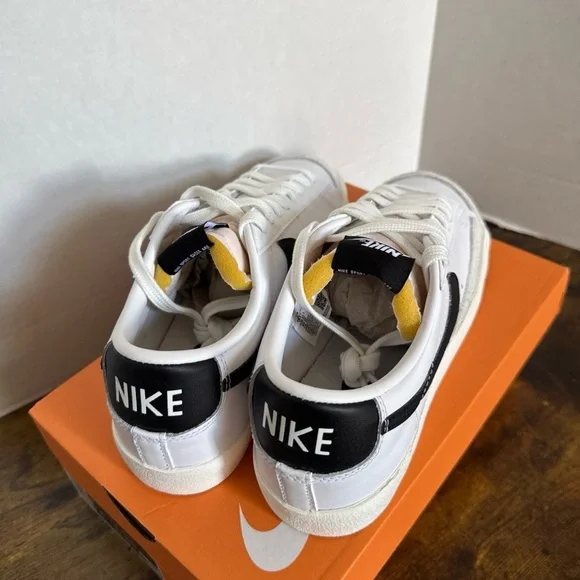 Nike Women’s Blazer Low 77 Size 9/9.5 White Black New Athletic Shoes - Picture 4 of 6